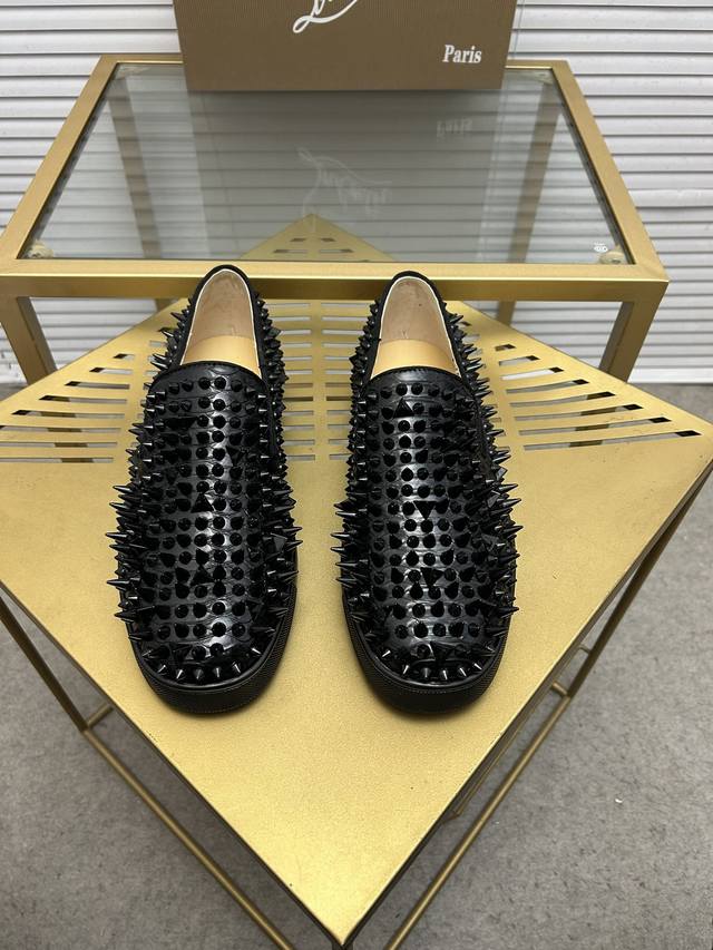 定做款 出厂价 。Christian Louboutin Cl红底鞋 专柜系列，情侣休闲板鞋 独家热款发布活动乳胶垫脚成品大底车线女35-40#男38#-46,